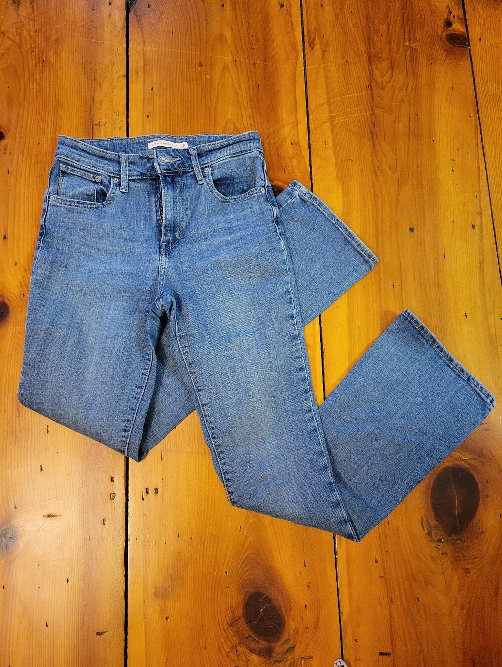 Levi's 725 High Rise Bootcut Jeans